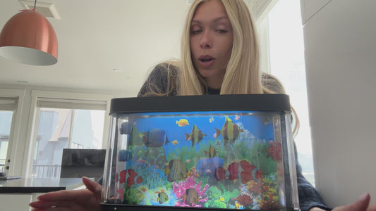 Special Supplies Vintage Aquarium Sensory Fish Lamp Moving Picture LED Light for Kids and Adults Artificial Fish Tank Effect Calming Night Light Relaxing Mood Lamp Bedroom Nursery Decor