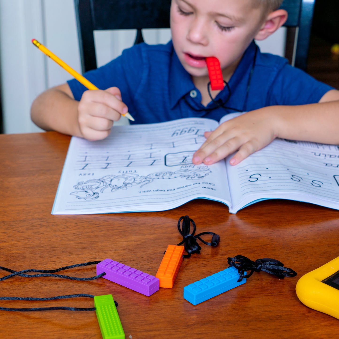 Chewy Blocks Necklace - Calming Textured Chewy Silicone Pendant for Autism & Oral Motor Special Needs Kids